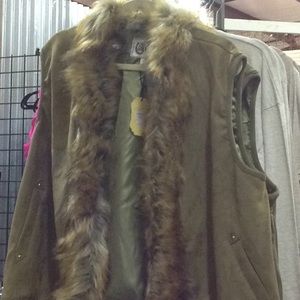 Green vest with fur